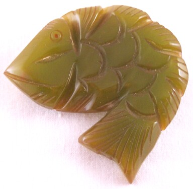 BP147 olive bakelite fish pin